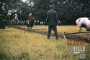 Op de Halve Maanweg hield de Pony-Club haar trainingen.