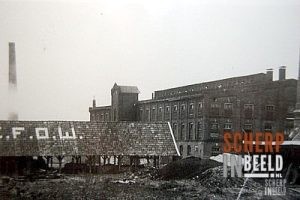 Steenfabriek: Op de foto staan(R) de rails van het leemtrammetje afgebeeld.