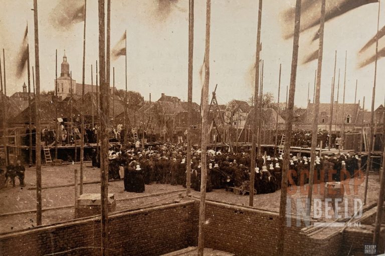 R.K. Calixtuskerk: Eerste steenlegging 1907. Bron; Stadsmuseum Groenlo.