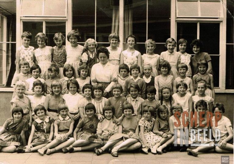 Klassenfoto Meisjesschool St.Jozeph: 1963.