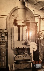 Nedap Diversen: Hydraulische kunstharspers