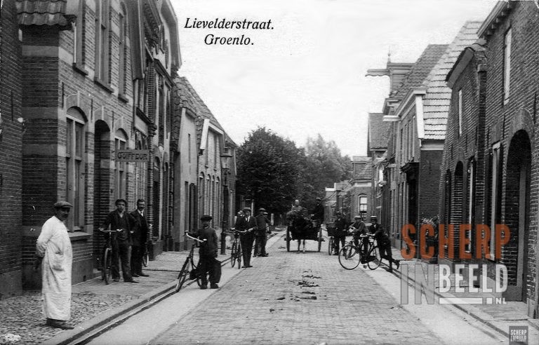 Lievelderstraat: anno 1914 De eerste 2 panden links staan er nog,dan volgen