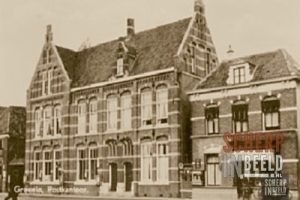 Postkantoor gelegen aan de Markt.