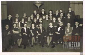 Groenlose Dansclub: Dansles in Groenlo. Dansleraar Henk Mulder uit Winterswijk