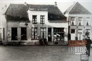 De Markt : Man op de foto is busschaufeur Henkie Fiering.