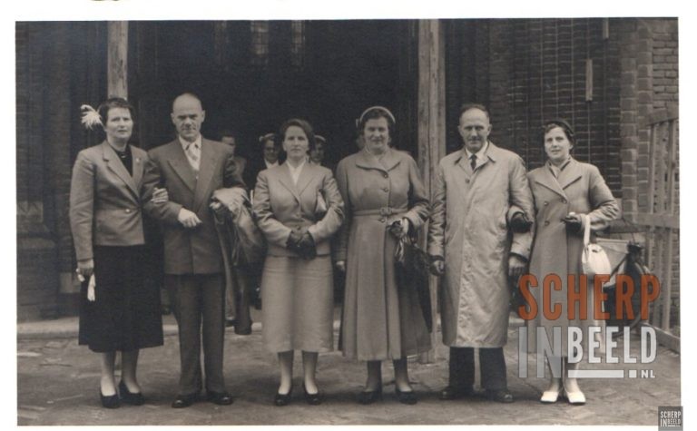 Familie Wientjes achter de Calixtuskerk