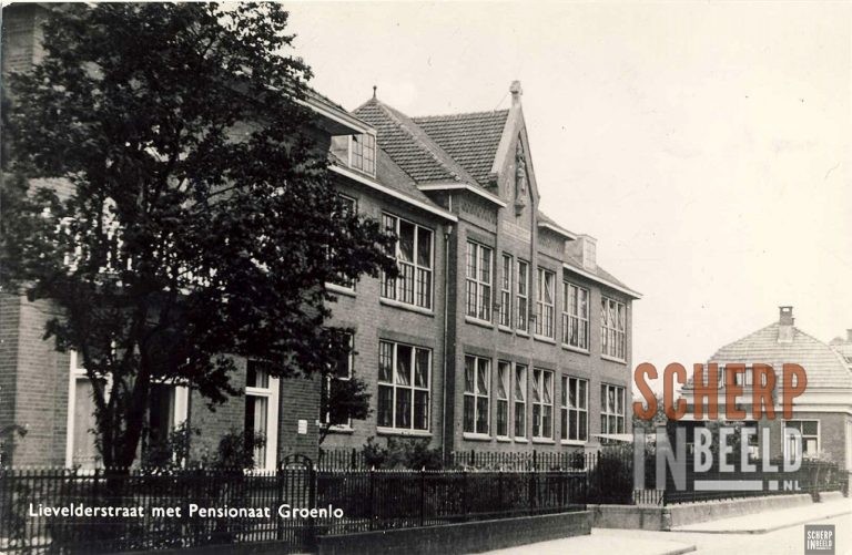 Lievelderstraat: R.K.Meisjesschool St.Jozeph