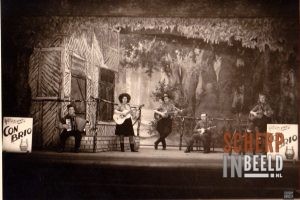 ConBrio: Links Nico Maas, met gitaar meisje van Te Luke?