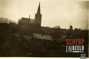 Luchtfoto: Calixtuskerk en kerkmolen.