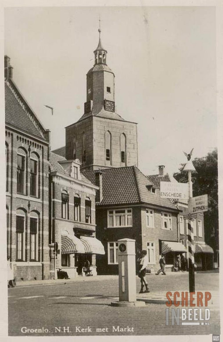 Ansichtkaarten: Markt met NH.Kerk. Uitgave .G.J. Wiegerink Groenlo jaar 1953.