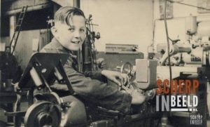 Nedap : Foto van Hans Gerritsen (14 jaar) leerling gereedschapmaker Nedap