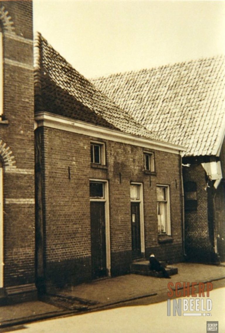 Notenboomstraat: Woning links naast het stads museum.