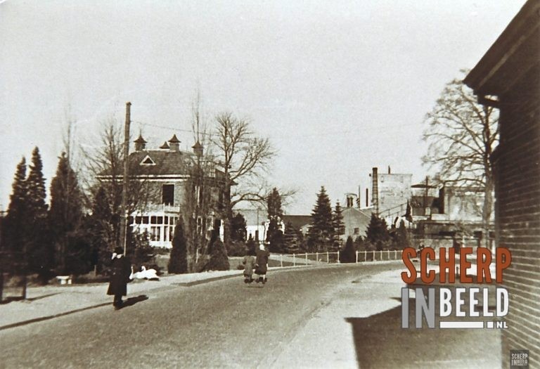 Nieuwestraat: Hier op de foto is mooi te zien het pad links naar de Houtwal,