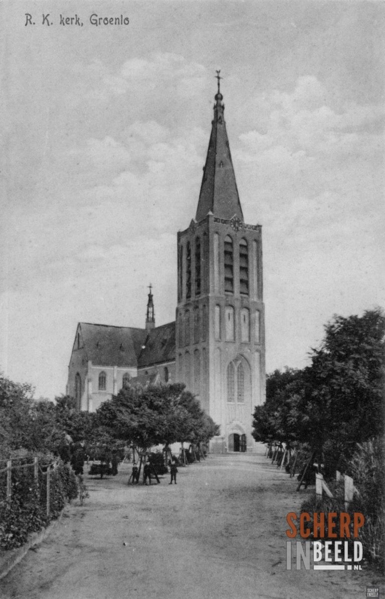 R.K.Calixtuskerk: Een foto van de R.K.Calixtus uit oude tijden.