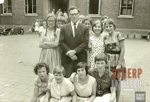Klassenfoto Huishoudschool St.Martha: Foto van juli 1964.