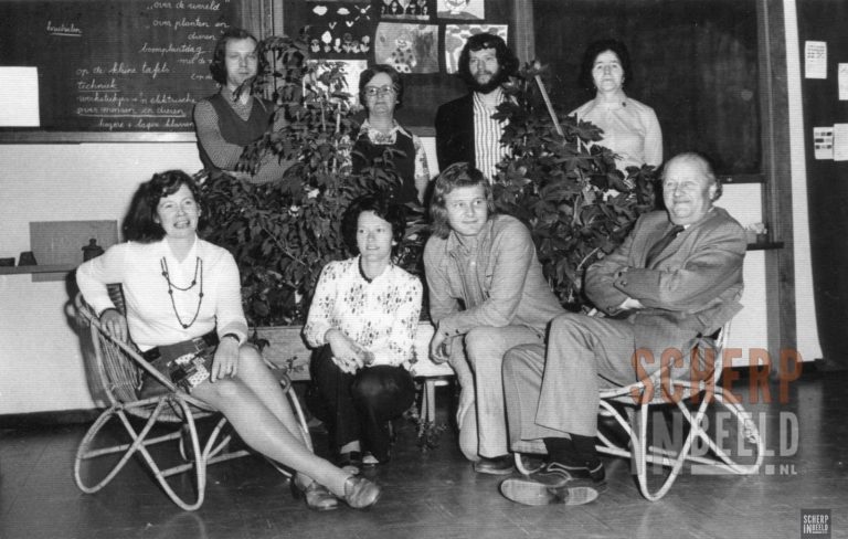 Klassenfoto Canisiusschool: Personeel schooljaar 1973-1974.