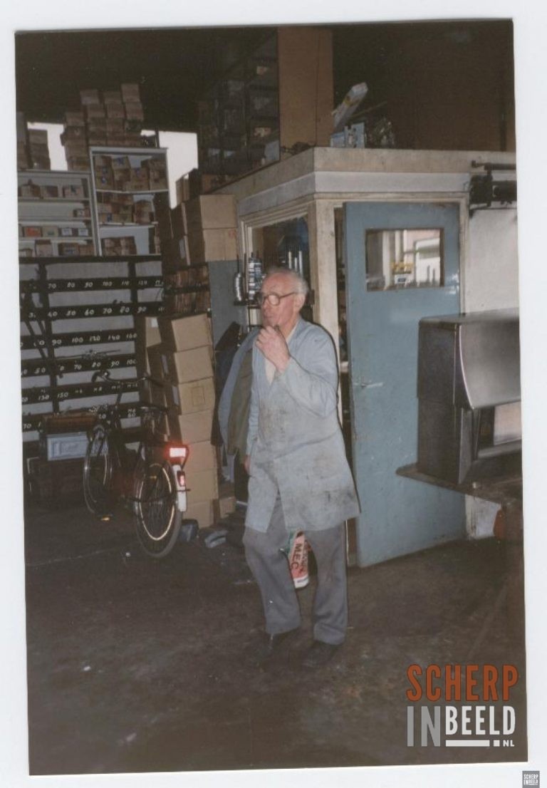 Smederij J.H.Huijskes: Foto van Smid Frans Huijskes. Lepelstraat 14.