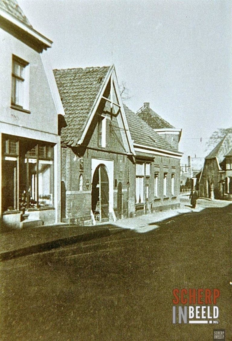 Nieuwestraat: Links de winkel van Herman Wientjes