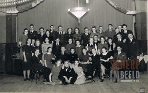 Groenlose Dansclub: Dansles in Groenlo. Dansleraar Henk Mulder uit Winterswijk