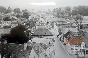 Luchtfoto: Panoramafoto: Beltrumsestraat. Vanaf de oude Calixtuskerk