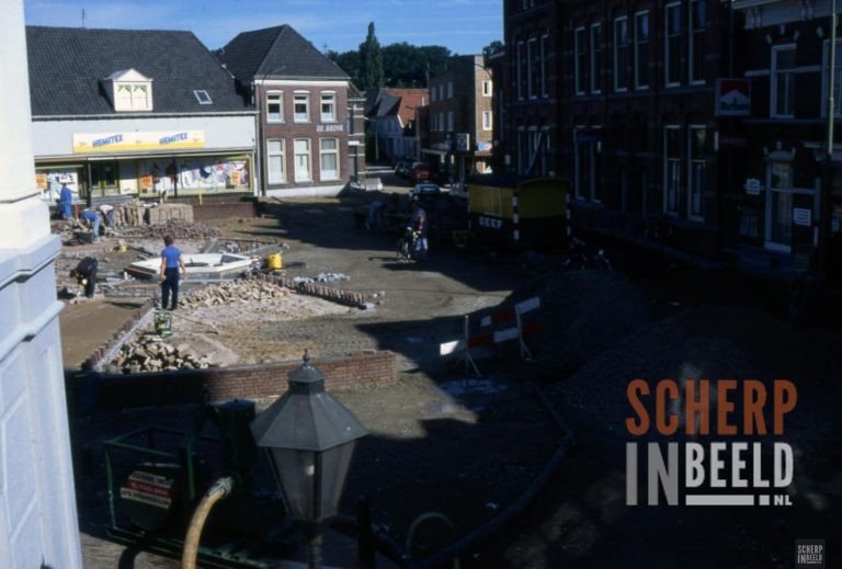 Markt: Aanleg sierbestrating op de Markt – Juli 1989