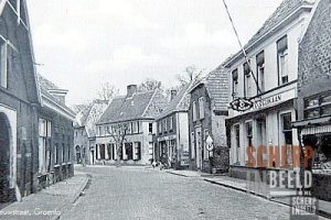 Nieuwestraat : Ansichtkaart. Rechts Hotel de Pelikaan.