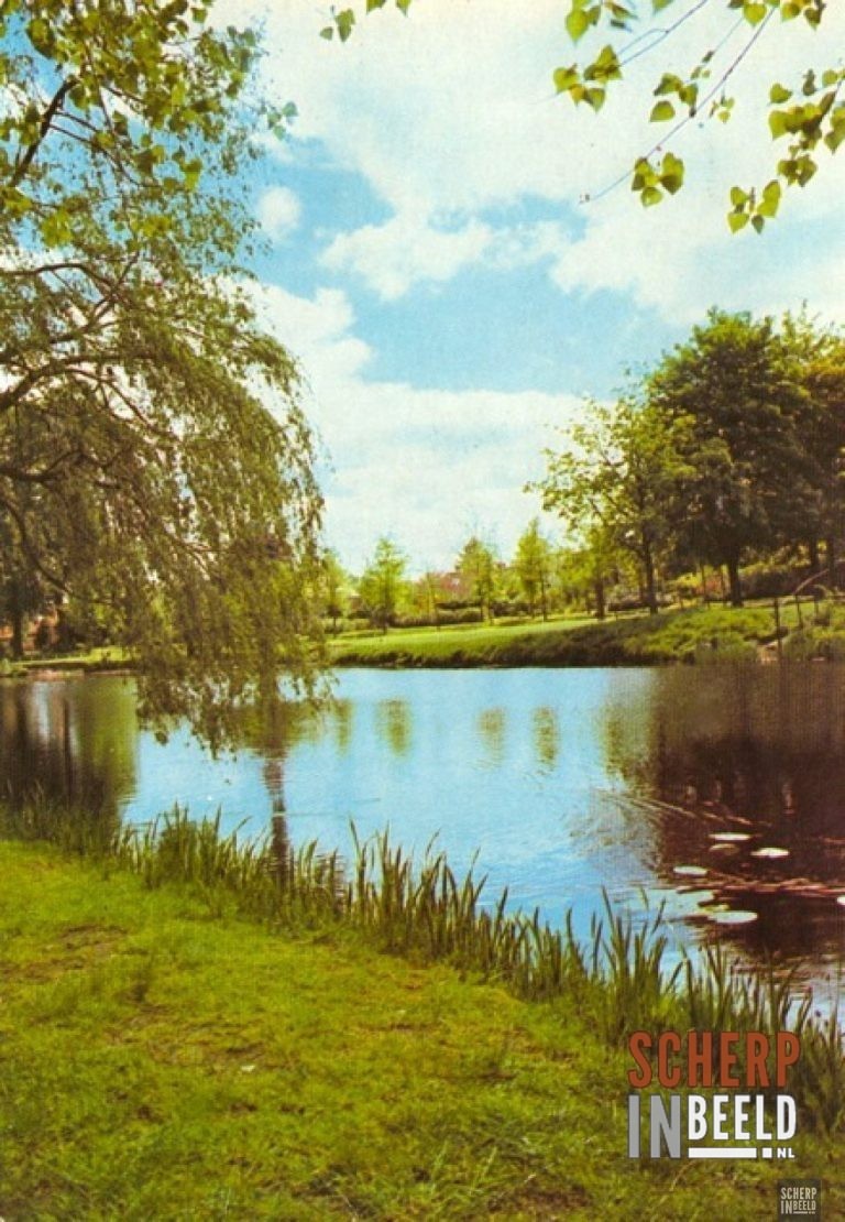 Houtwal en stadsgracht bij Halve Maanweg