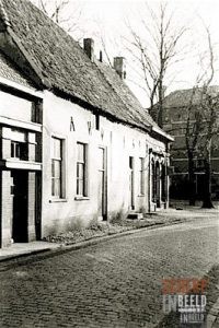 Mattelierstraat: Links achter Kiens sigarenmagaziin, vroeger het oude gasthuis.