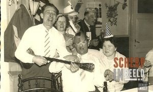 De Knolle: v.l.n.r. staand: Gait van Grolle (Gerrit Roerdink), schoonzus Antje Roerdink,