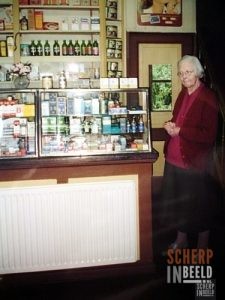 Drogisterij Schiedon: Interieur drogisterij Schiedon.