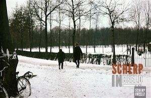 Winter 1962: Op weg naar huis na een plezierige middag schaatsplezier op de