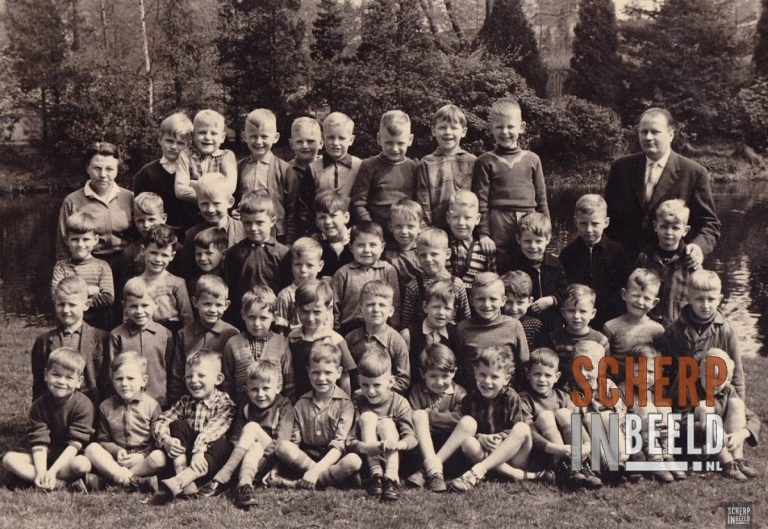 Klassenfoto Canisiusschool : Deze foto is gemaakt omstreeks 1956/57.