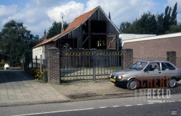 Lichtenvoordseweg: Oude houten gemeente loods – september 1988.