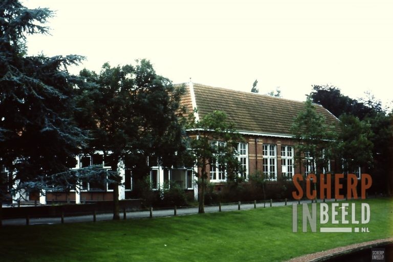 Canisiusschool bij de gracht