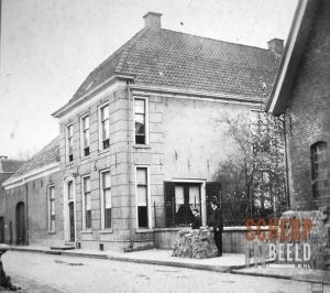 Mattelierstraat: Stads villa met wagenschuur en paardenstal. Nu Heydenrijk.