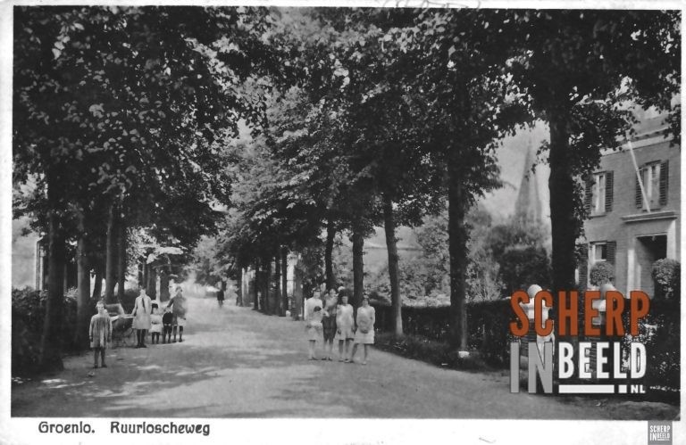 Ruurloseweg: Huize Grol. Oude burgemeesterswoning(rechts).
