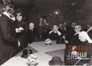 Verpleeghuis Molenberg: Boerenbruiloft. Personen op deze foto zijn onbekend.