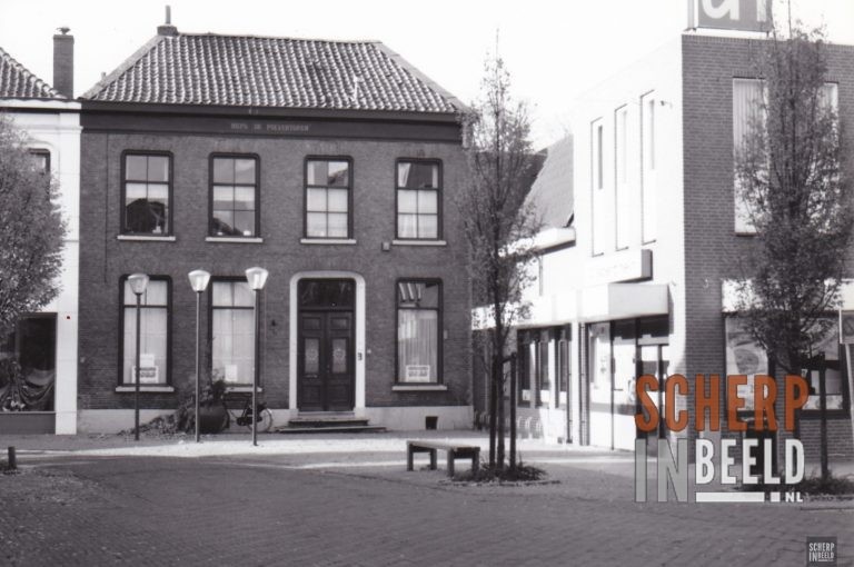 Beltrumsestraat: Polvertoren en Albert Heijn.